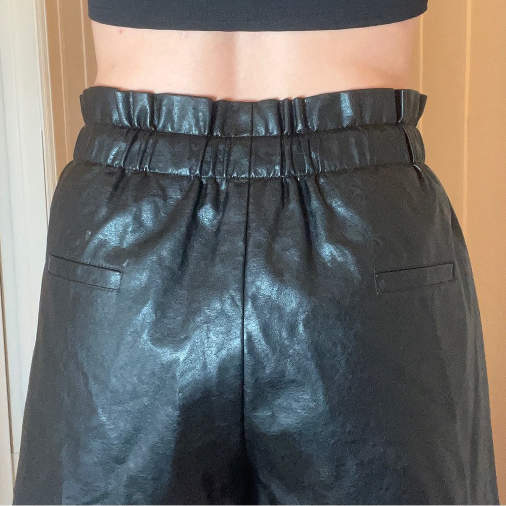 Oversized High Waist Loose Fit Faux Leather Shorts Size 10 - Picture 9 of 17